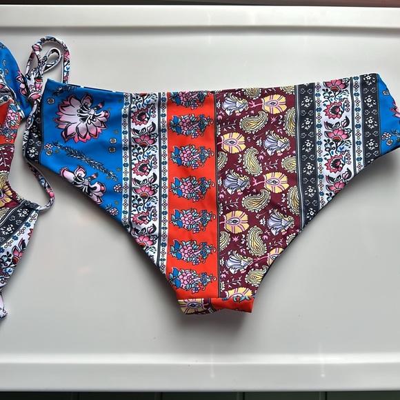 Halter style 2 pc bikini, reversible, women size M. NWOT - Picture 9 of 14